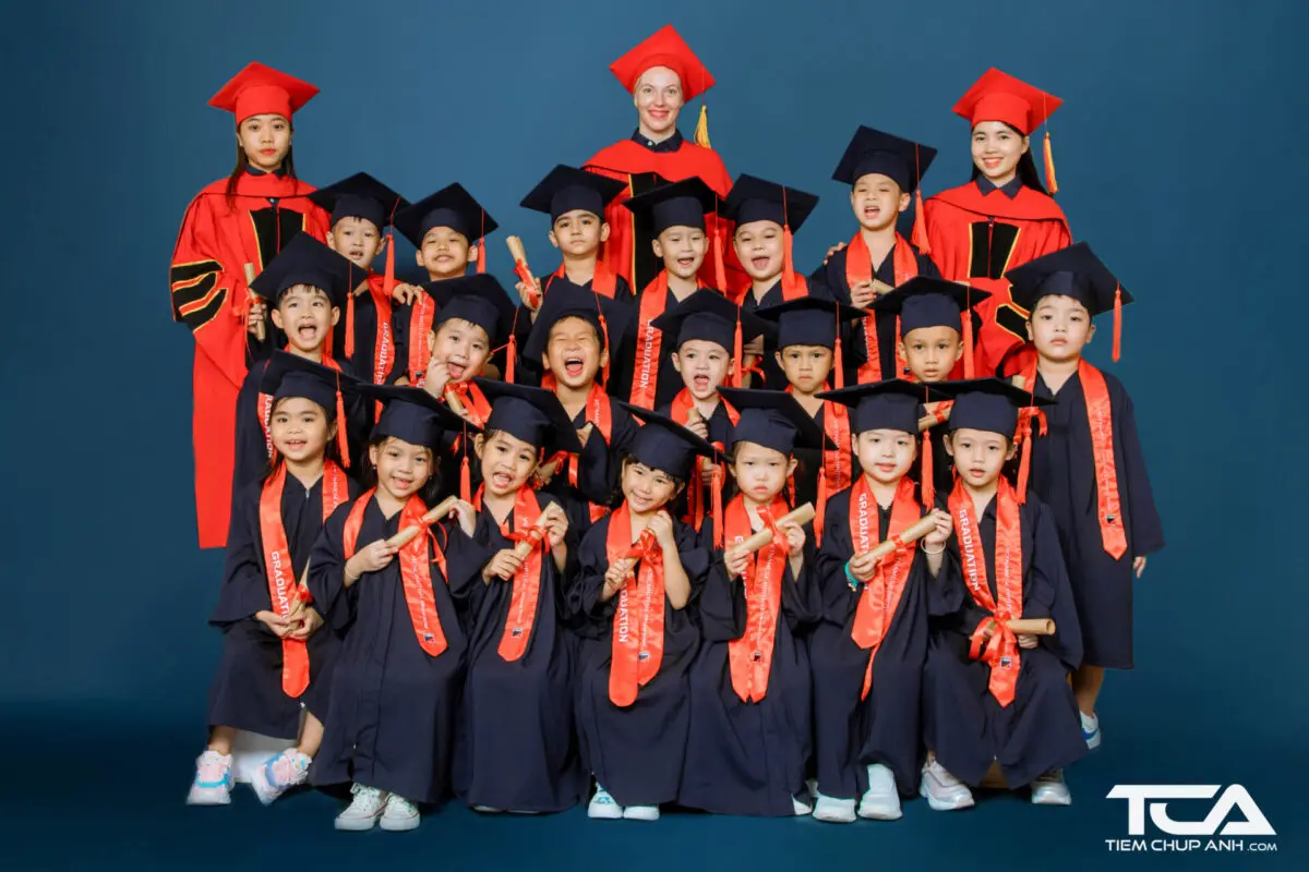 Chụp ảnh tốt nghiệp mầm non kỷ yếu siêu đáng yêu cho bé - TCA Group