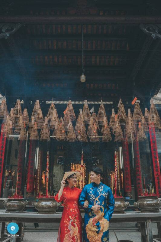cách tạo dáng chụp ảnh áo dài ở chùa