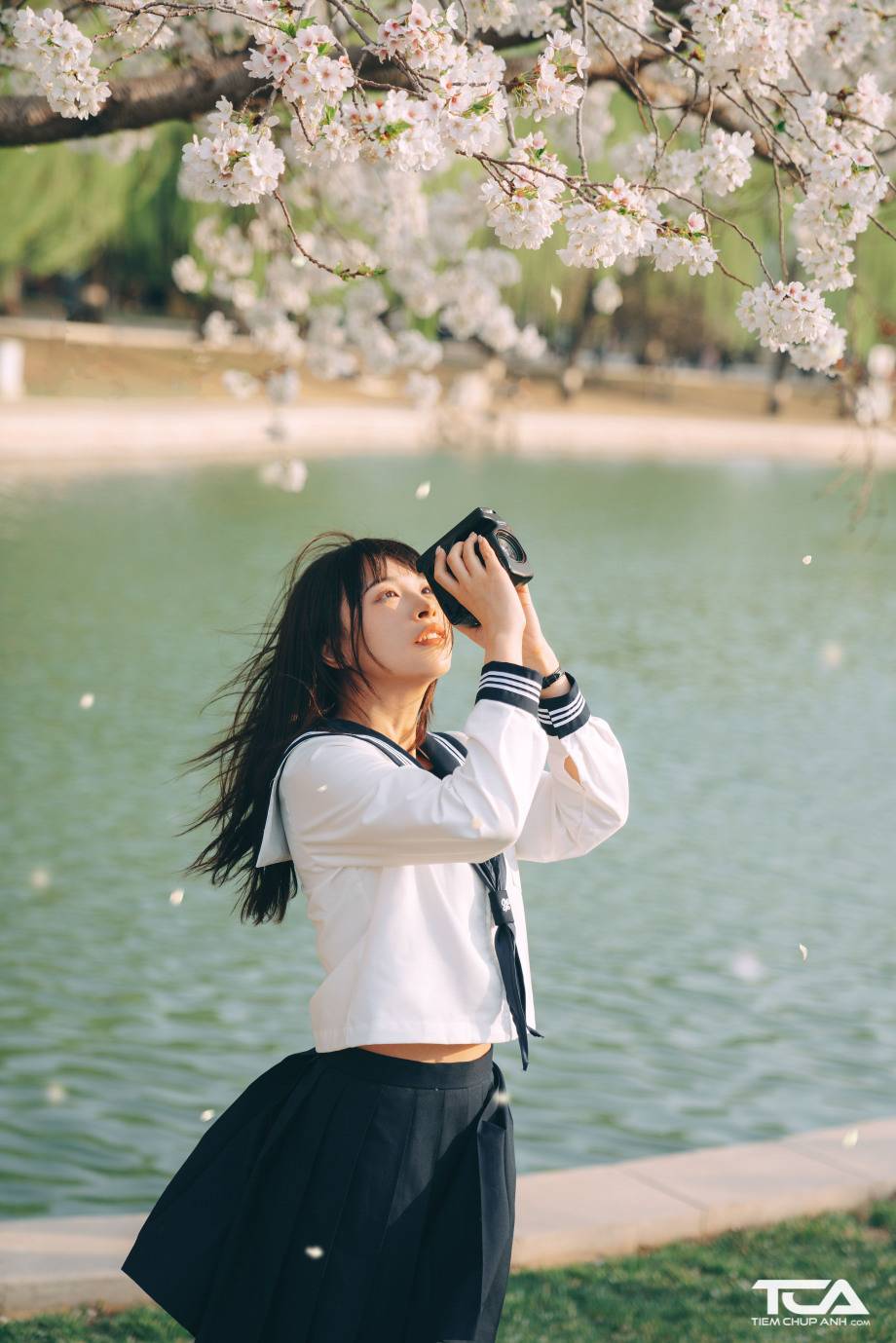 nữ sinh chụp kỷ yếu