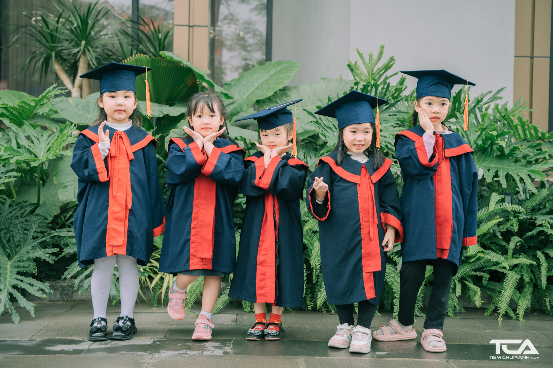 thuê áo tốt nghiệp mầm non