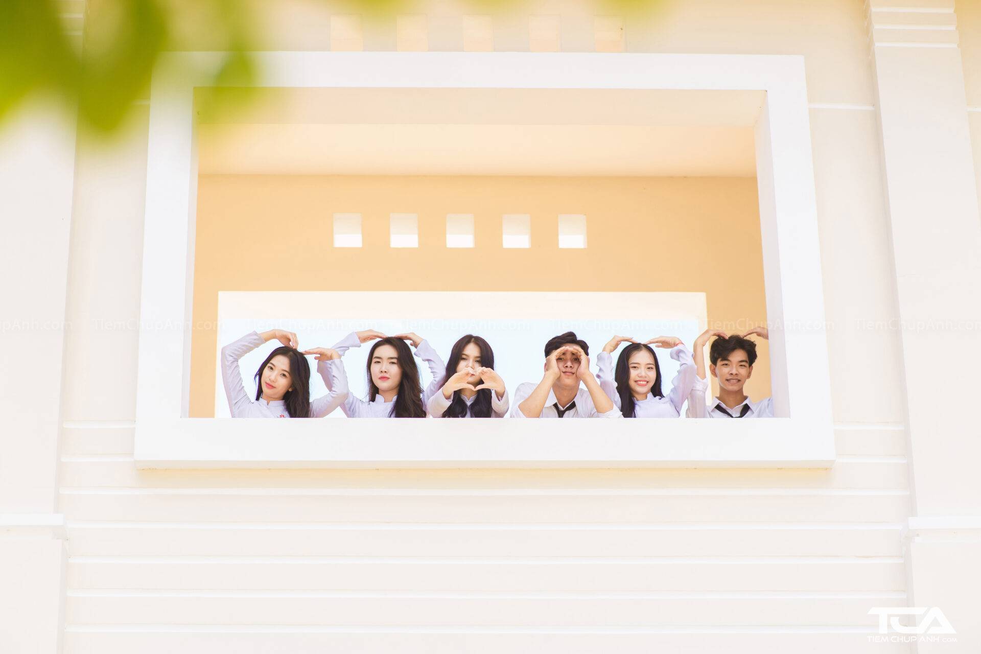 dáng chụp kỷ yếu đẹp