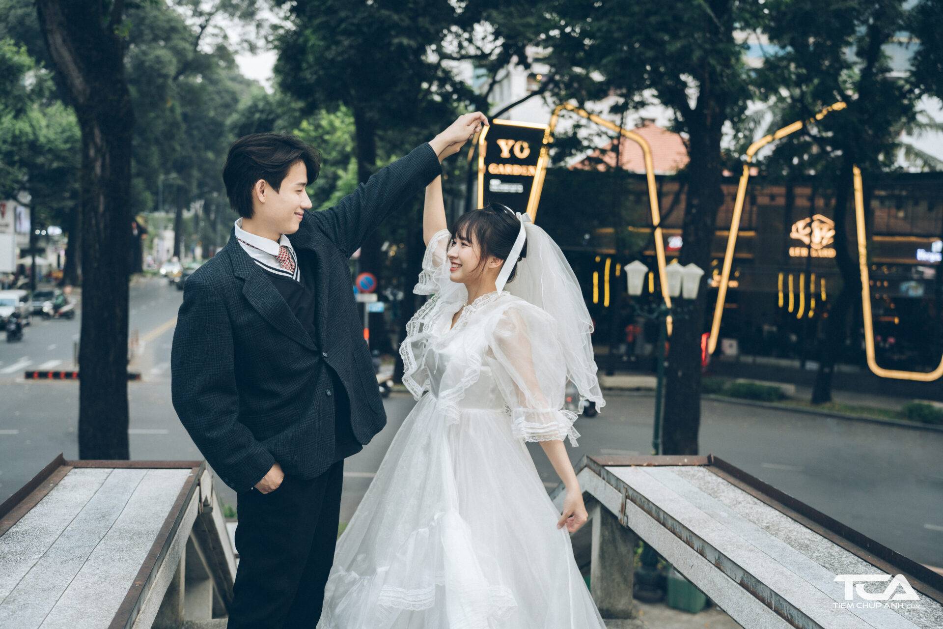 chụp ảnh cưới đường phố