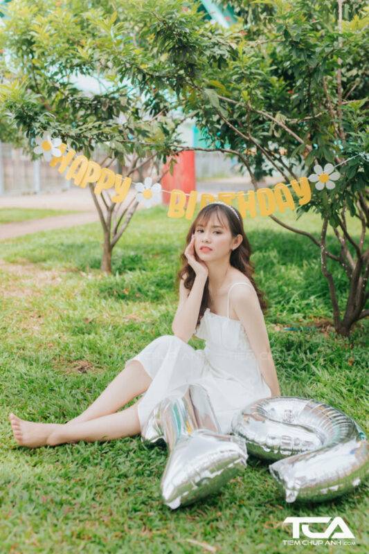 cách tạo dáng chụp ảnh sinh nhật đẹp với bóng số