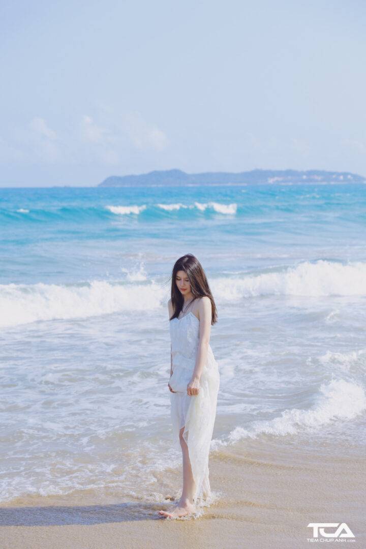 tạo dáng chụp ảnh ở biển