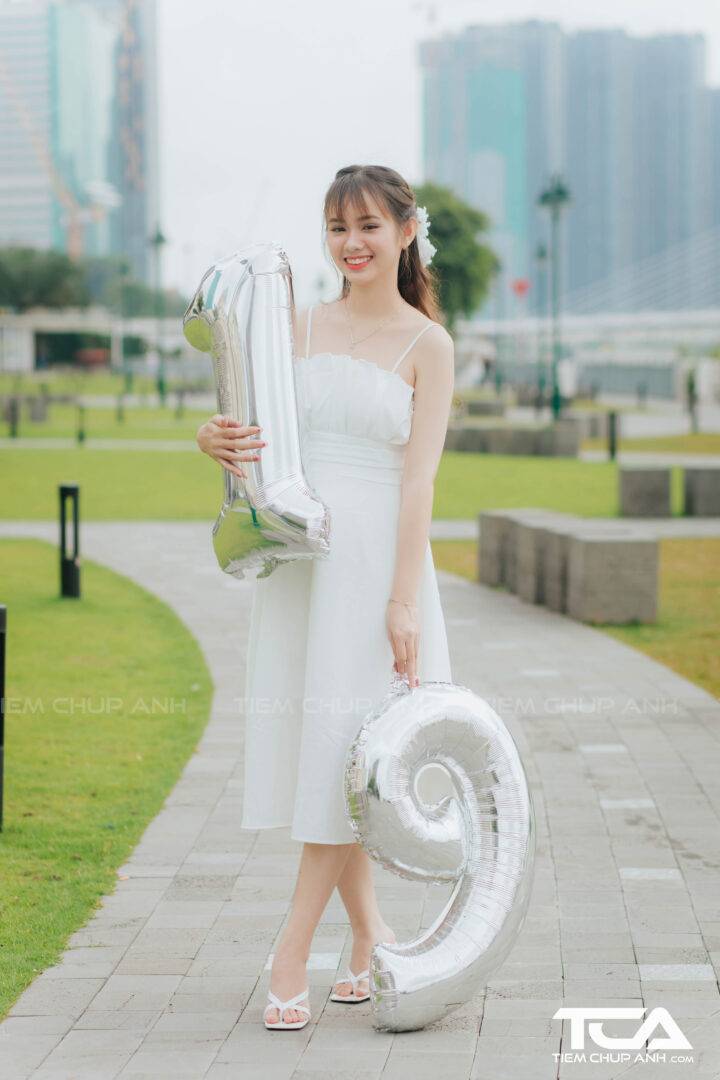 cách tạo dáng chụp ảnh sinh nhật đẹp