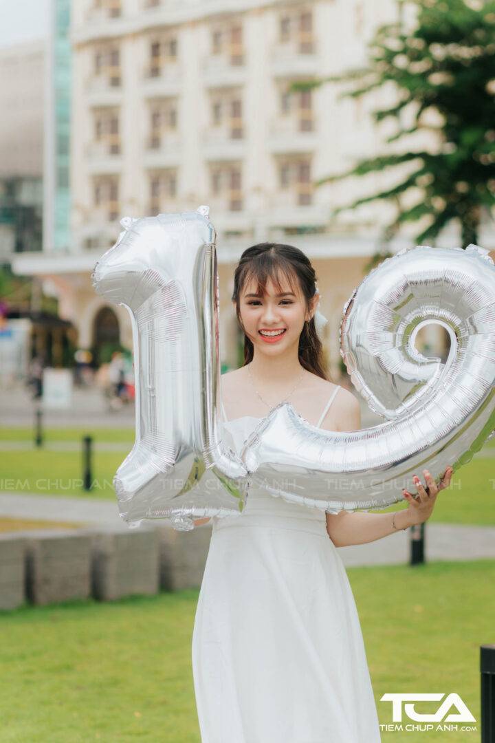 cách tạo dáng chụp ảnh sinh nhật