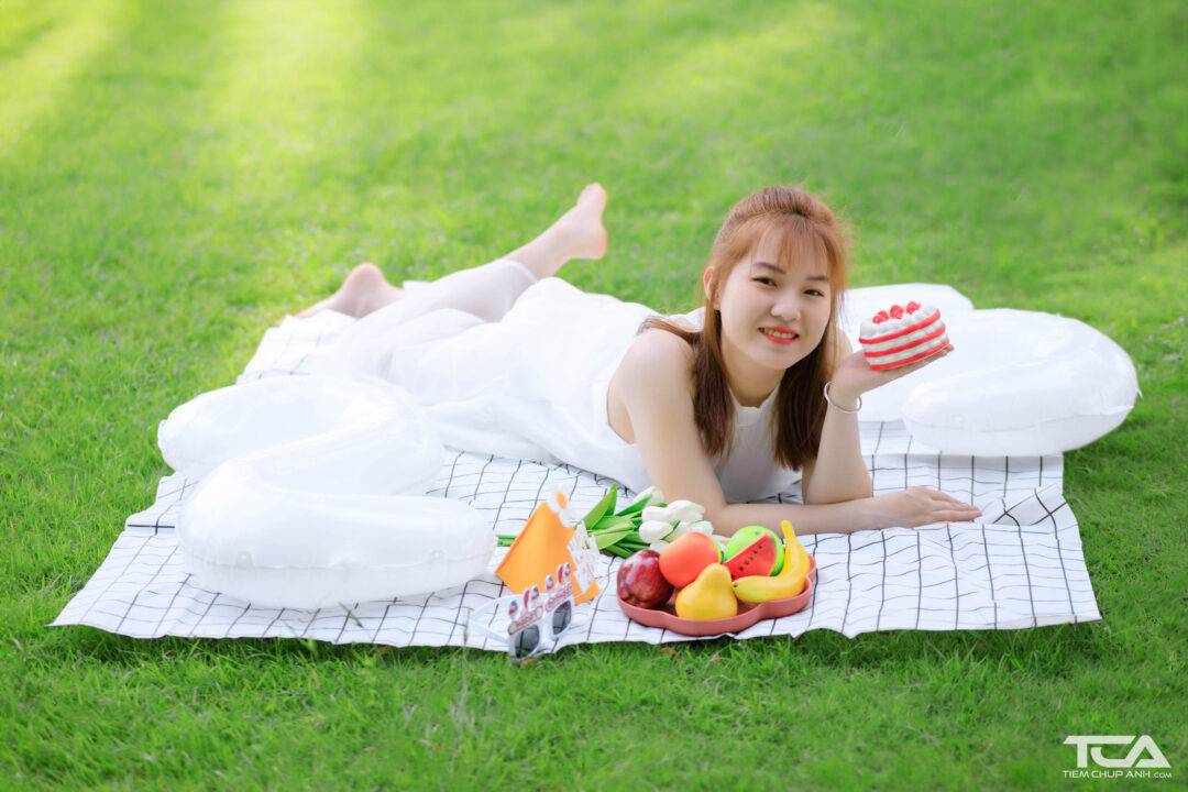 tạo dáng chụp ảnh sinh nhật đẹp