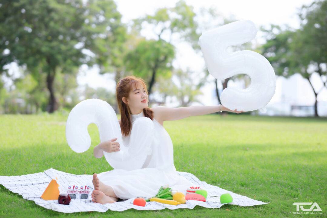 tạo dáng chụp ảnh sinh nhật
