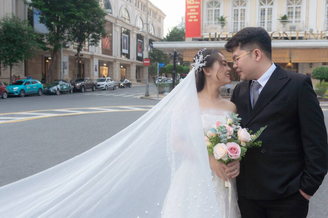 Chụp ảnh cưới ngoại cảnh Sài Gòn