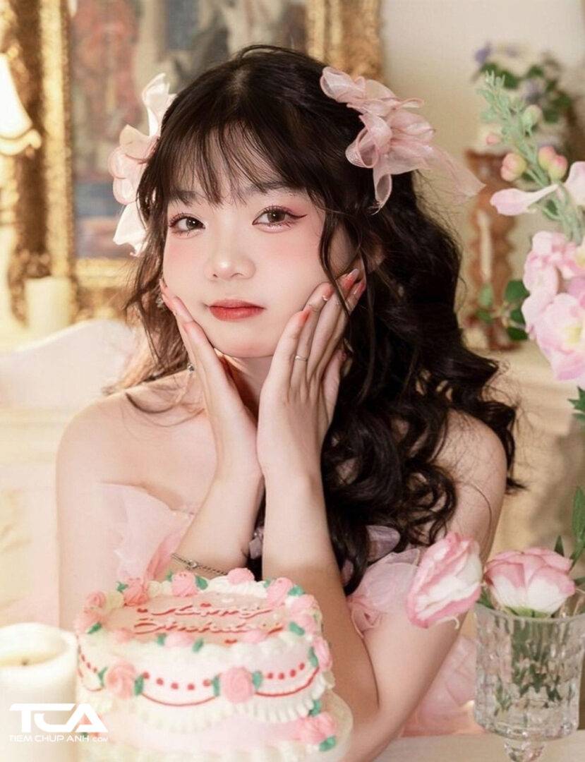 tạo dáng chụp sinh nhật