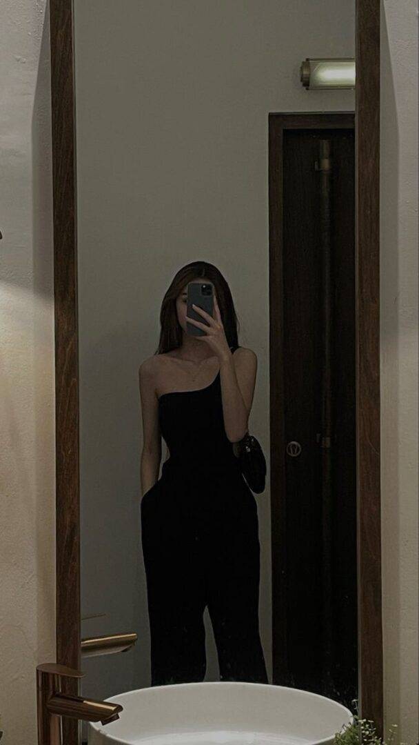 chụp ảnh cá tính trước gương