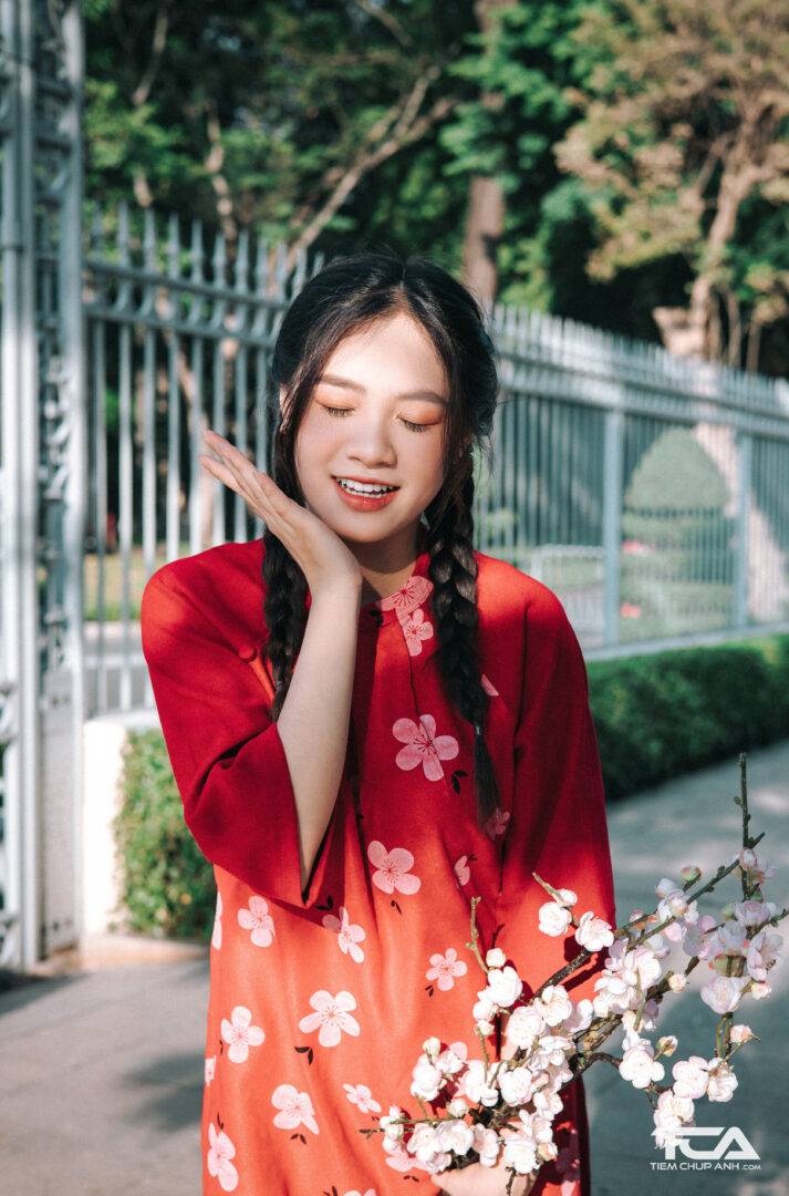 tạo dáng chụp ảnh xuân