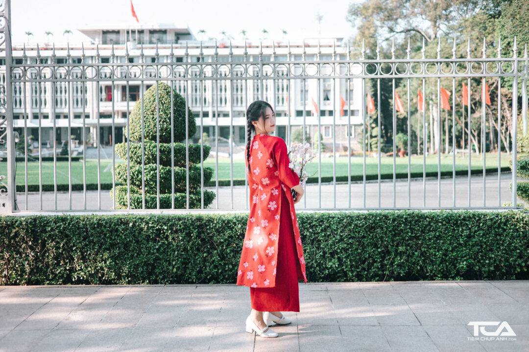 cách tạo dáng chụp ảnh xuân đẹp