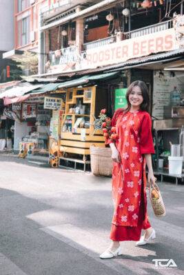 Cách tạo dáng chụp ảnh với áo dài Tết cách tân đẹp