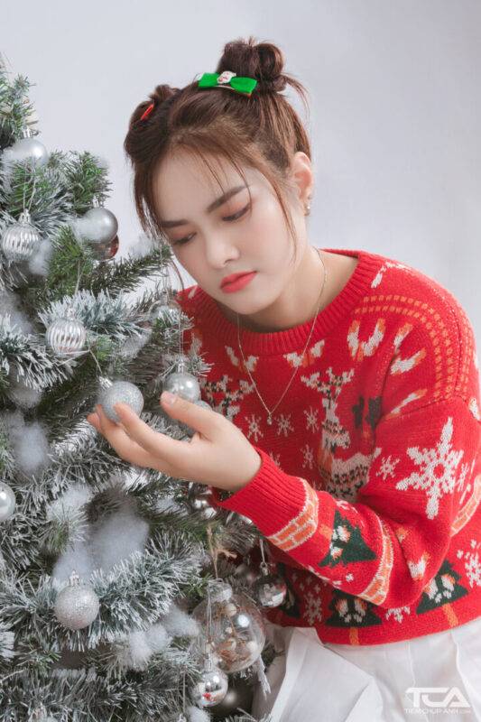 tạo dáng chụp hình noel