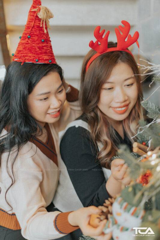 tạo dáng chụp hình noel