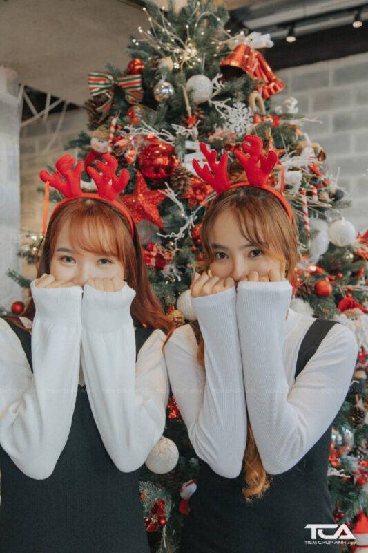 tạo dáng chụp hình noel