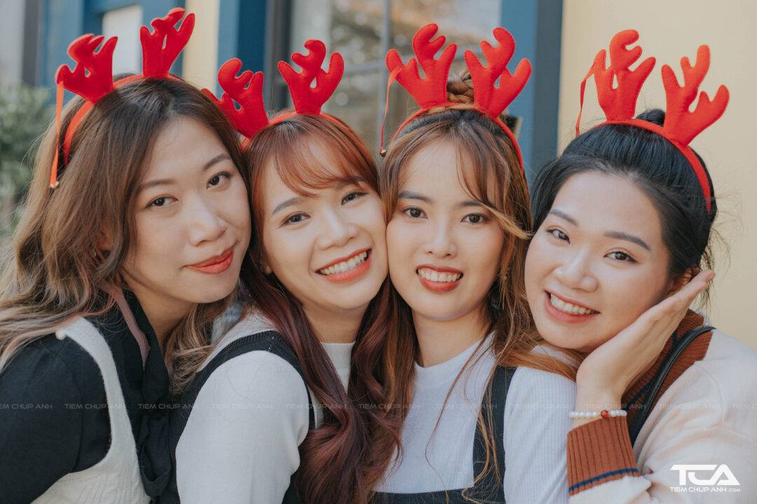 tạo dáng chụp hình noel