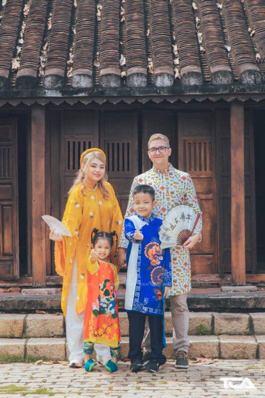 hình ảnh gia đình đoàn tụ ngày tết