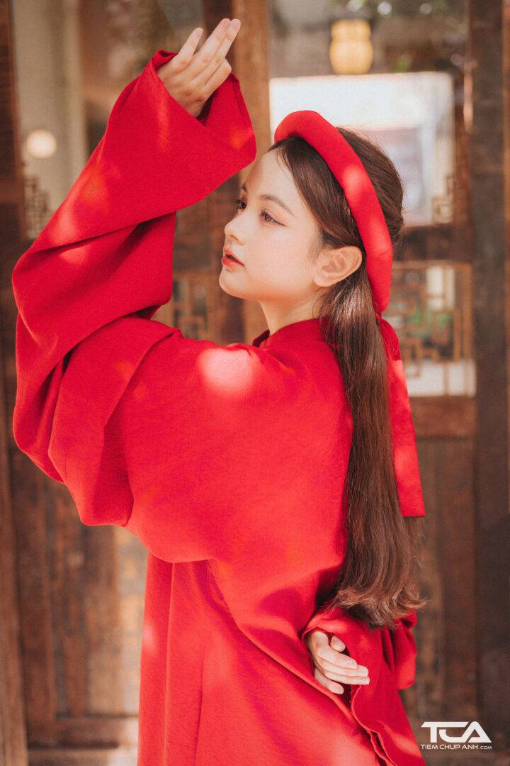 pose dáng áo dài tết