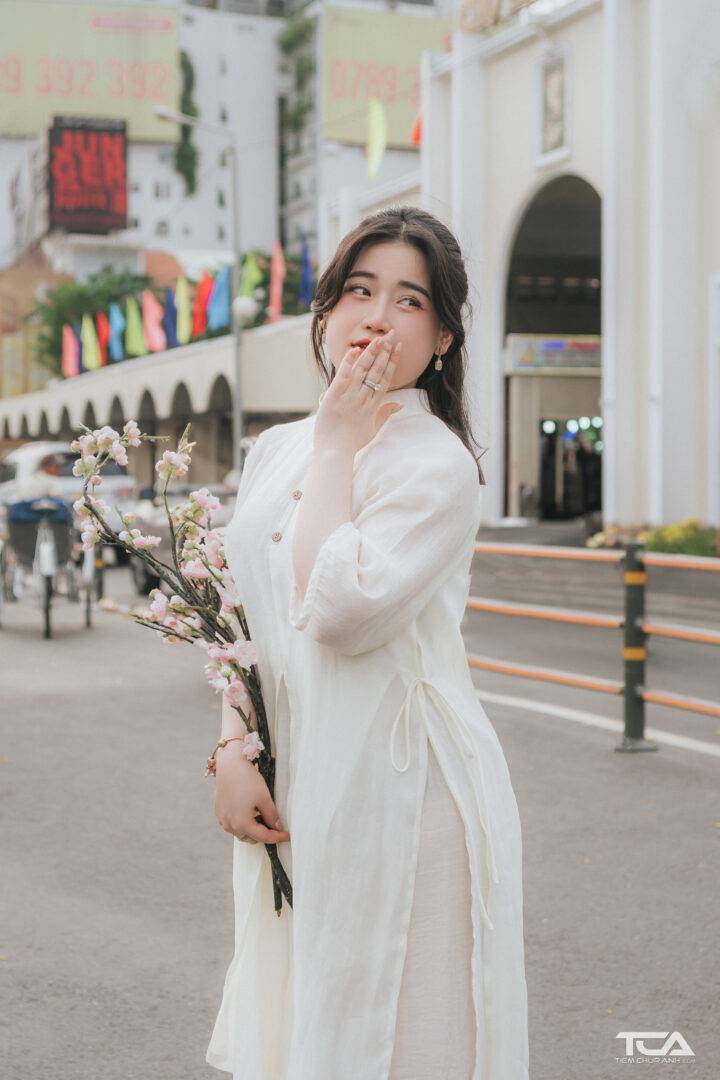 chụp ảnh tết với hoa đào