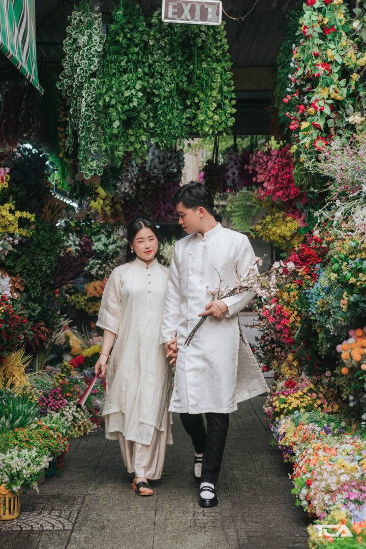 chụp ảnh với hoa đào