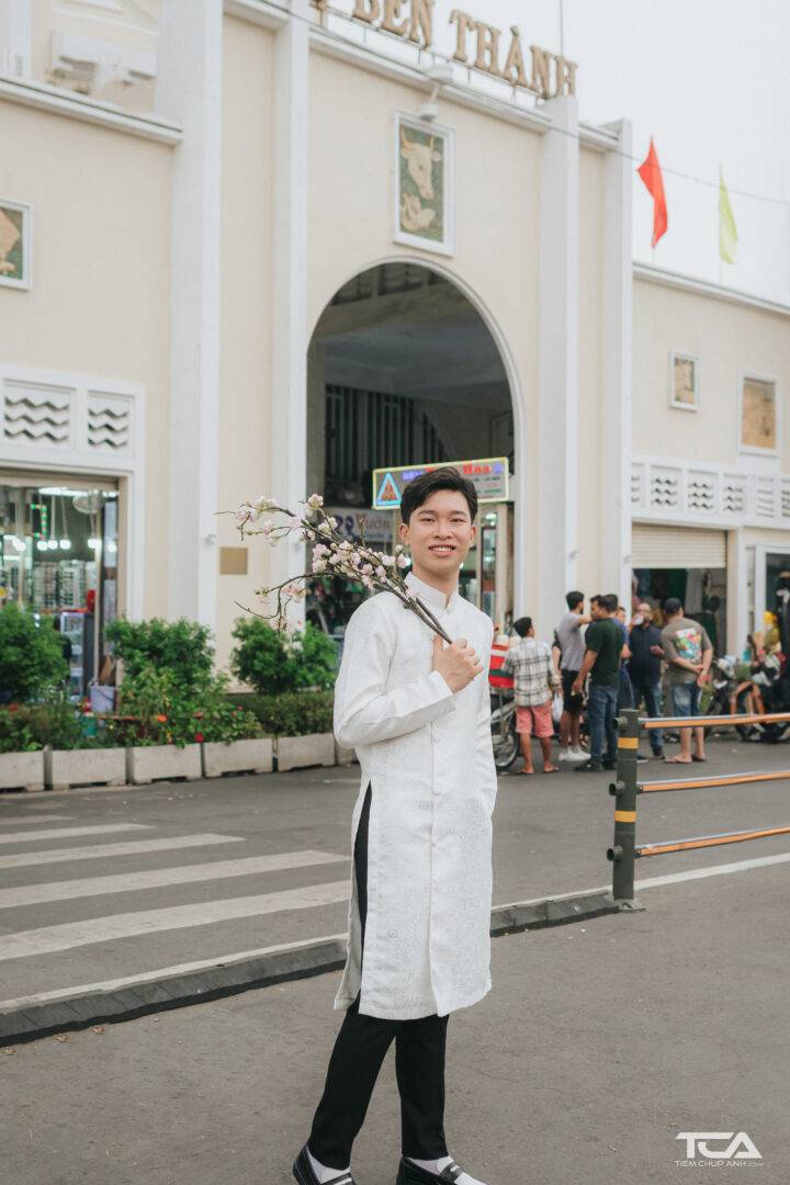 chụp ảnh với hoa đào