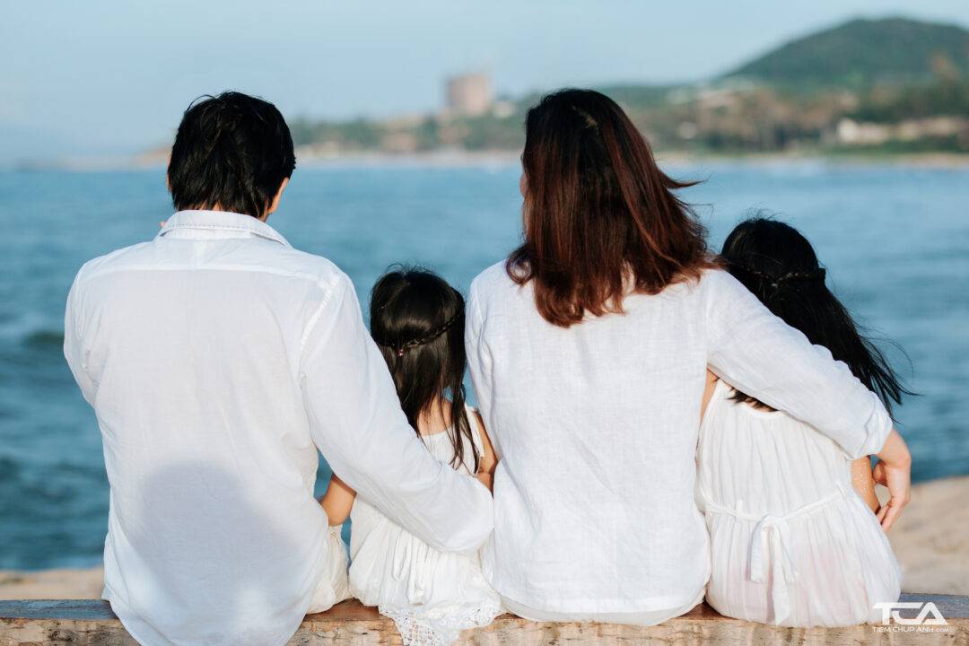 cách tạo dáng khi chụp ảnh gia đình 4 người