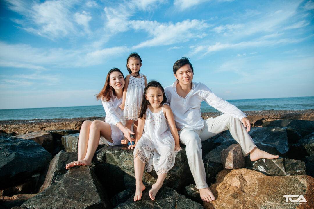 các kiểu cách tạo dáng chụp ảnh gia đình 4 người