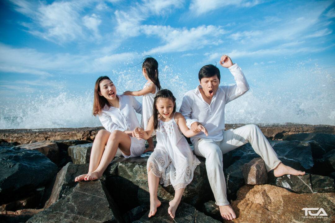 các kiểu cách tạo dáng chụp ảnh gia đình 4 người