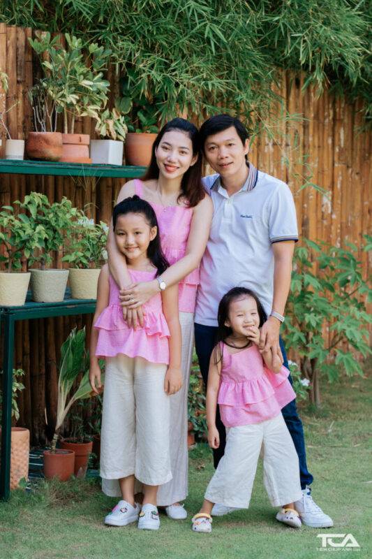 các kiểu tạo dáng chụp ảnh gia đình 4 người