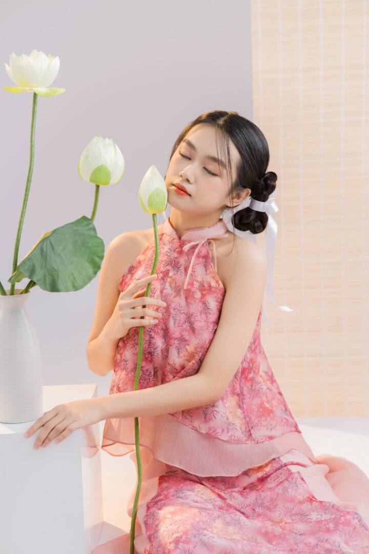 tạo dáng chụp hình xuân