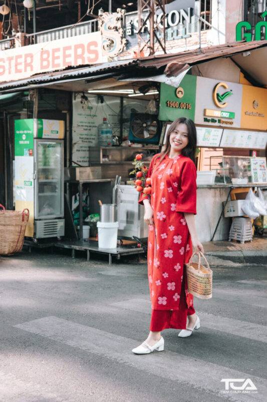 cách tạo dáng chụp hình với áo dài ngày tết