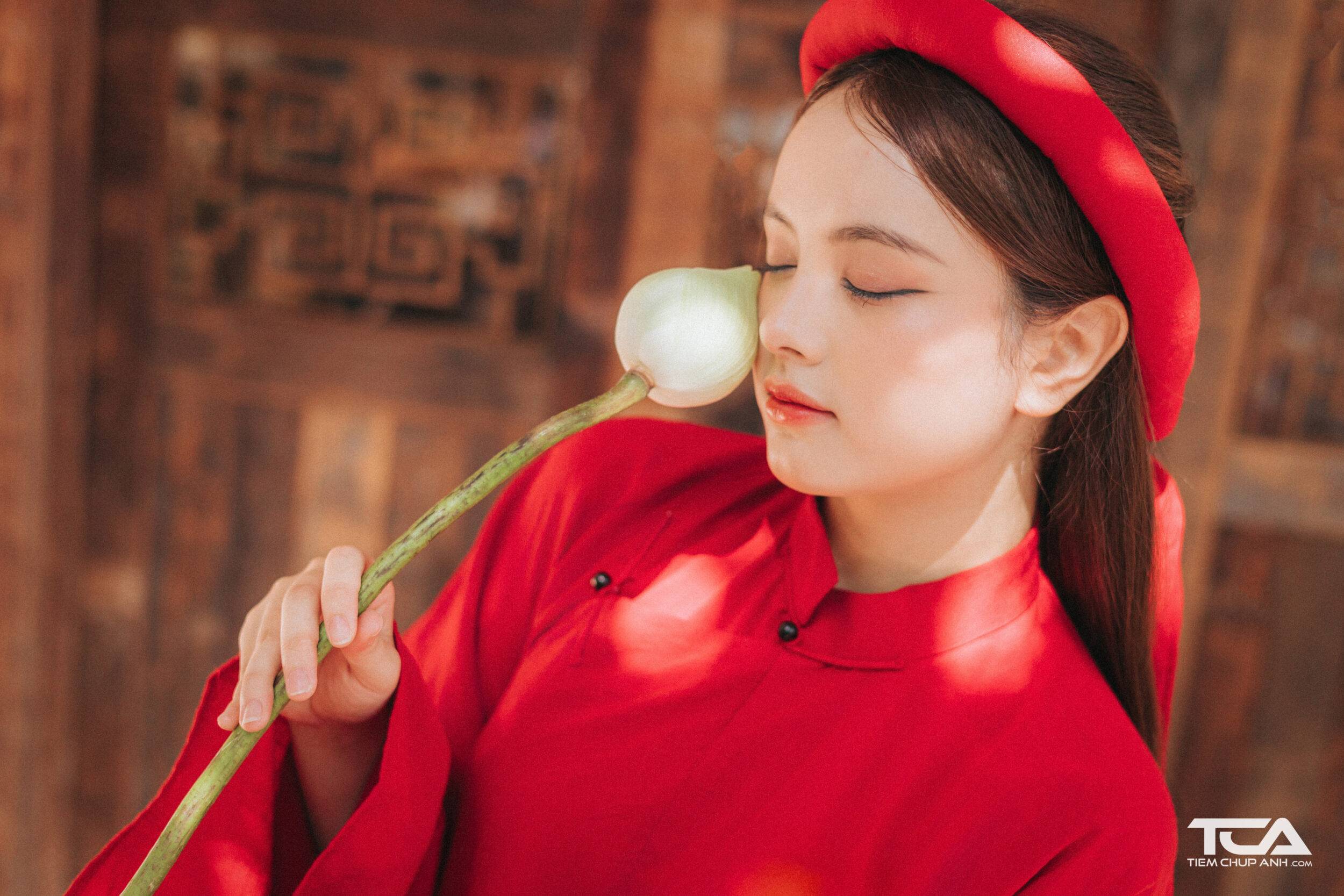 áo dài đỏ