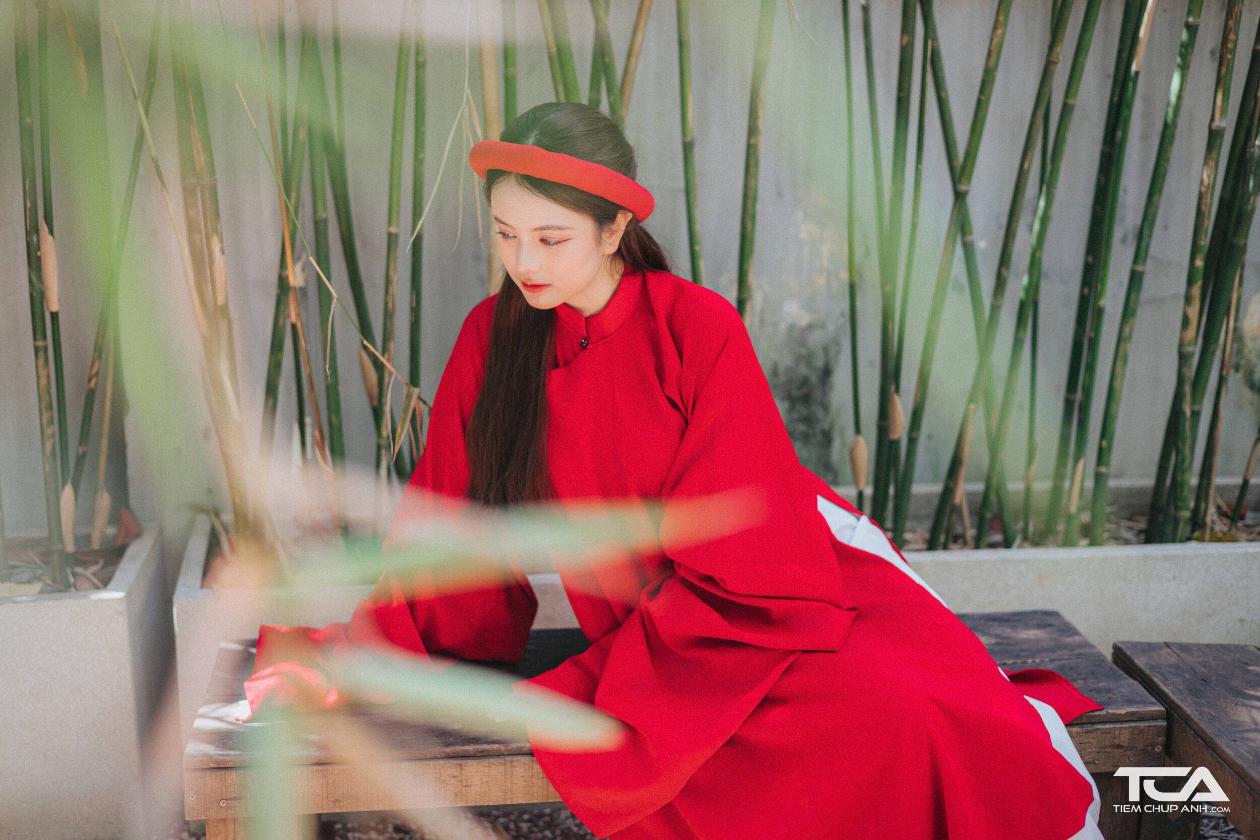 áo dài đỏ mặc tết