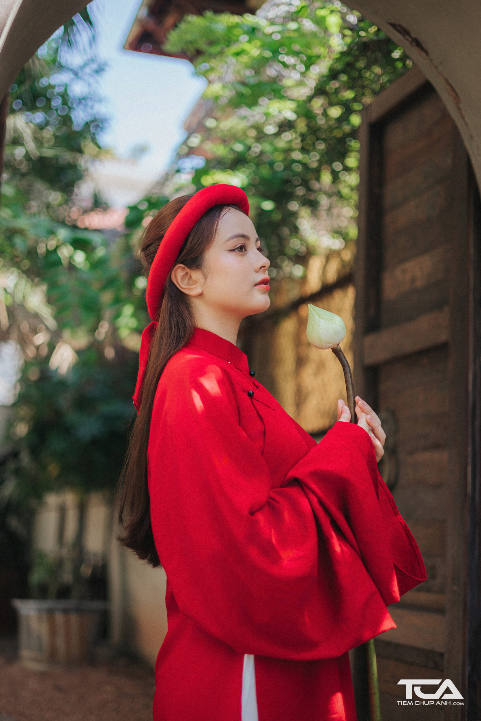 chụp ảnh áo dài đỏ