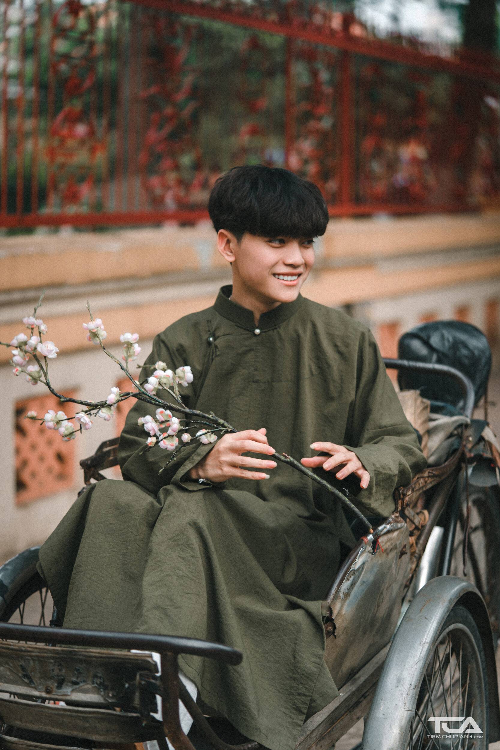 tạo dáng chụp ảnh tết nam