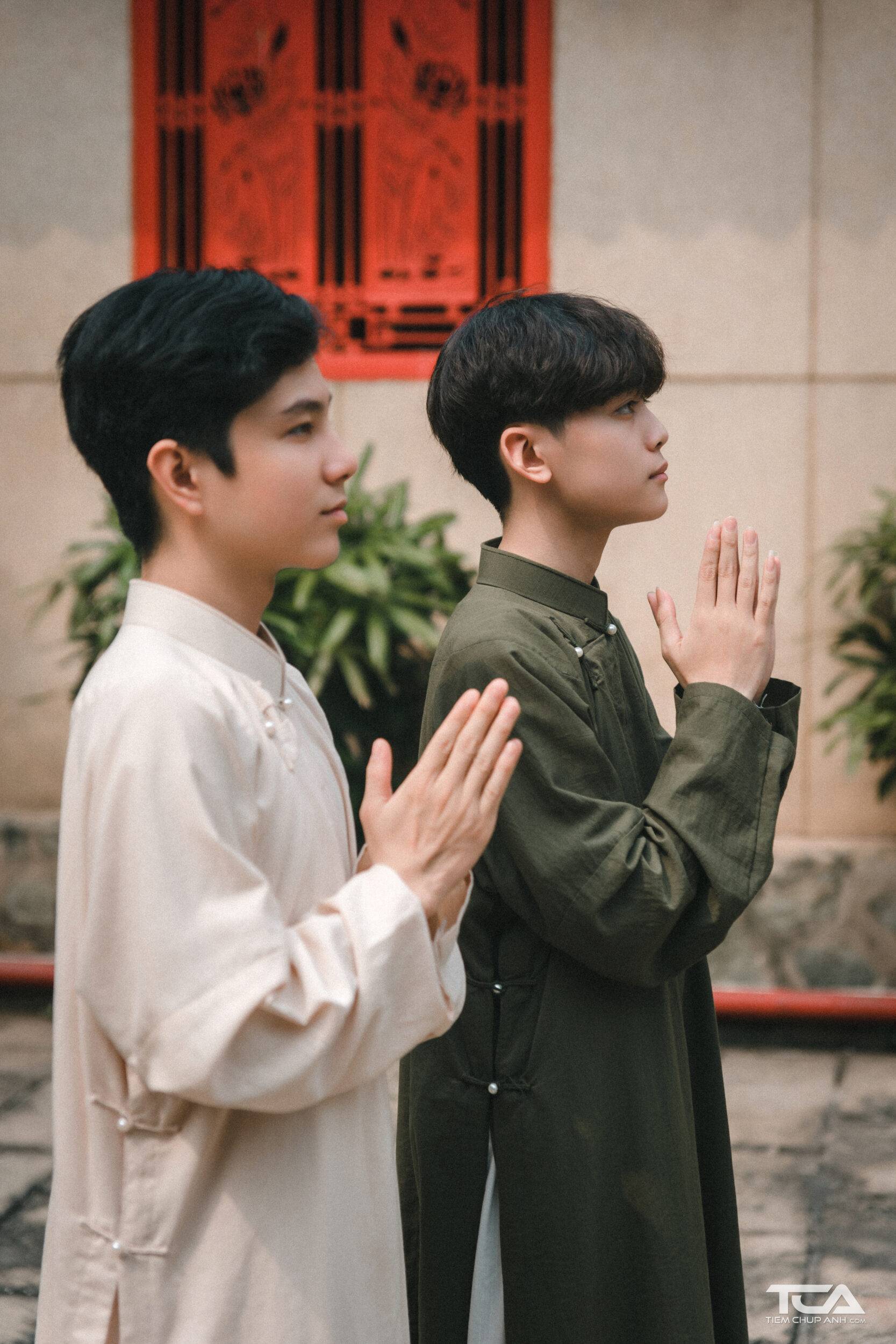 tạo dáng chụp ảnh tết cho nam