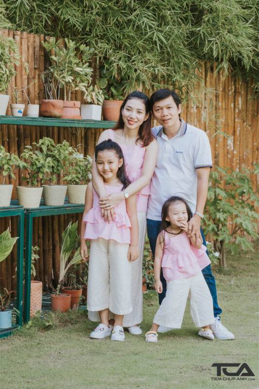 các kiểu cách tạo dáng chụp ảnh gia đình 4 người
