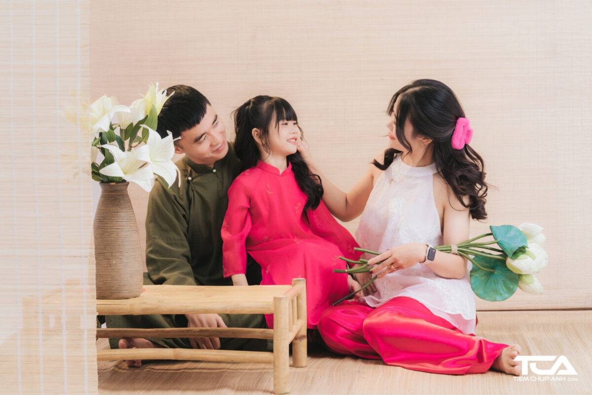 các kiểu cách tạo dáng chụp ảnh gia đình 3 người