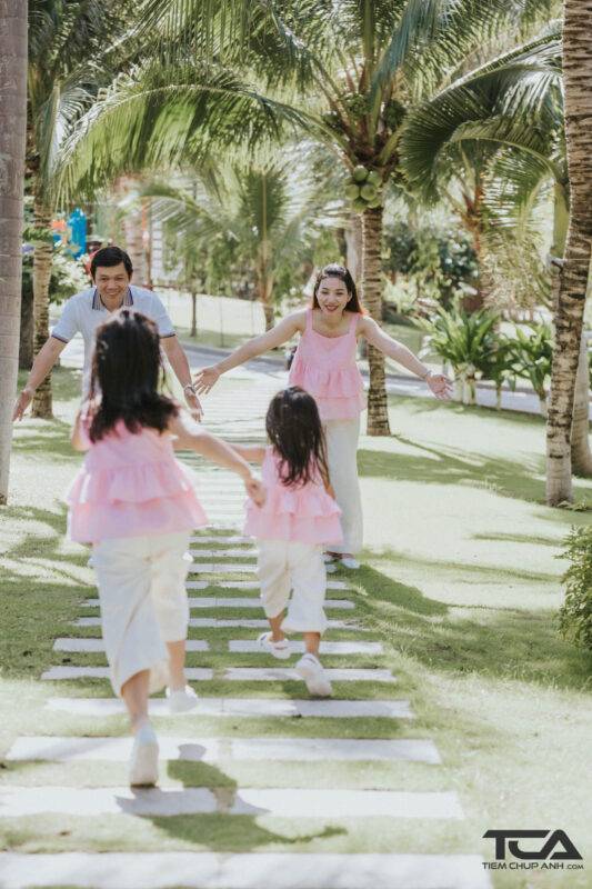 các kiểu cách tạo dáng chụp ảnh gia đình 4 người