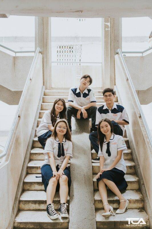tư thế chụp ảnh nhóm đẹp