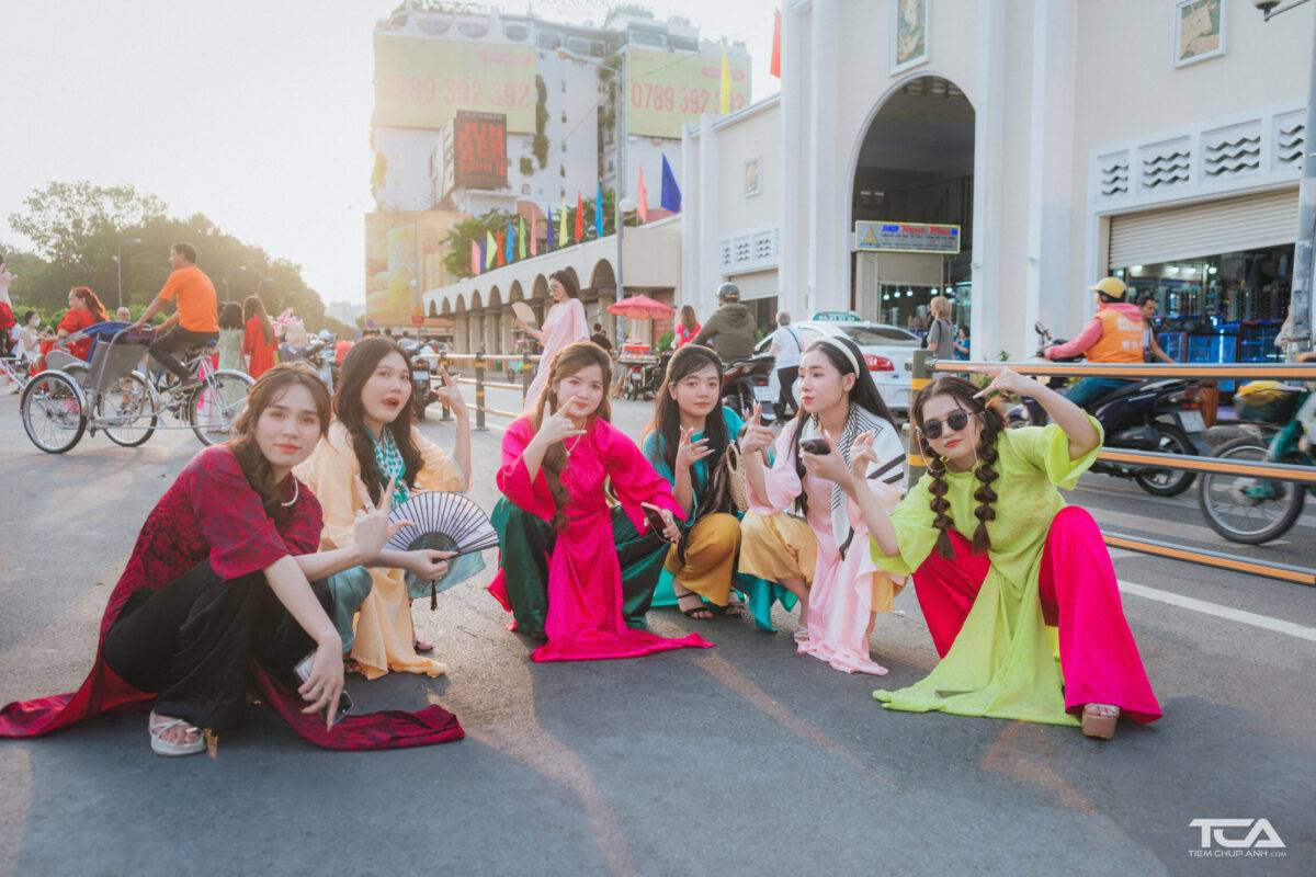 các tư thế chụp ảnh nhóm đẹp