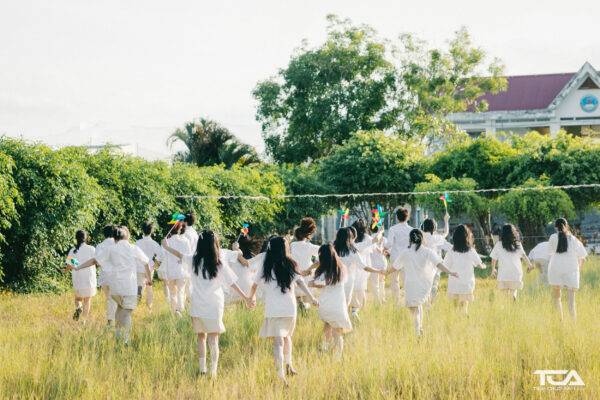 các kiểu chụp ảnh tập thể lớp đẹp