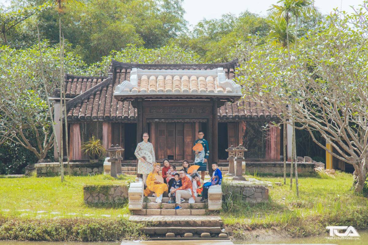 chụp hình tết với áo dài cách tân đẹp
