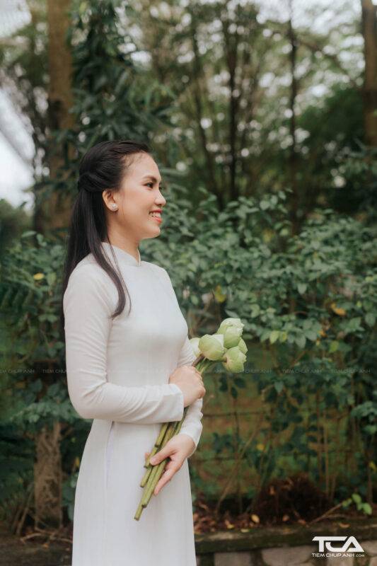 dáng chụp kỷ yếu với người yêu