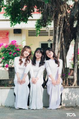 cách chụp ảnh kỷ yếu với áo dài